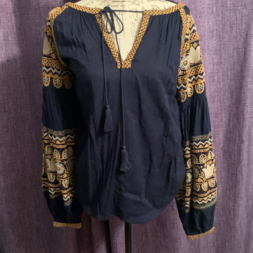 Exoteric boho top h navy embroidered medium NWT